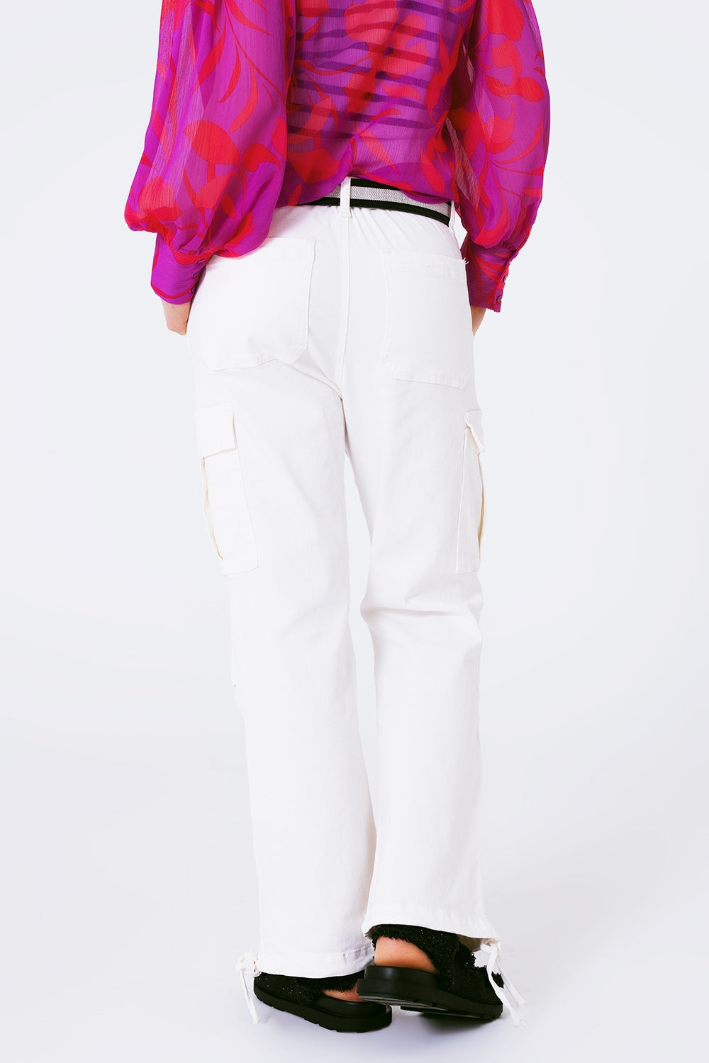 Pantalón cargo de pierna recta en blanco