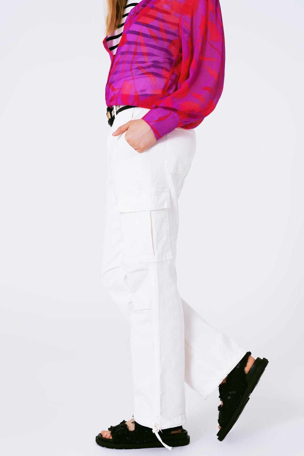 Pantalón cargo de pierna recta en blanco