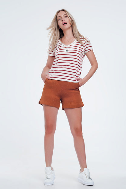 Pantalon corto caldera de talle alto con adornos en dorado