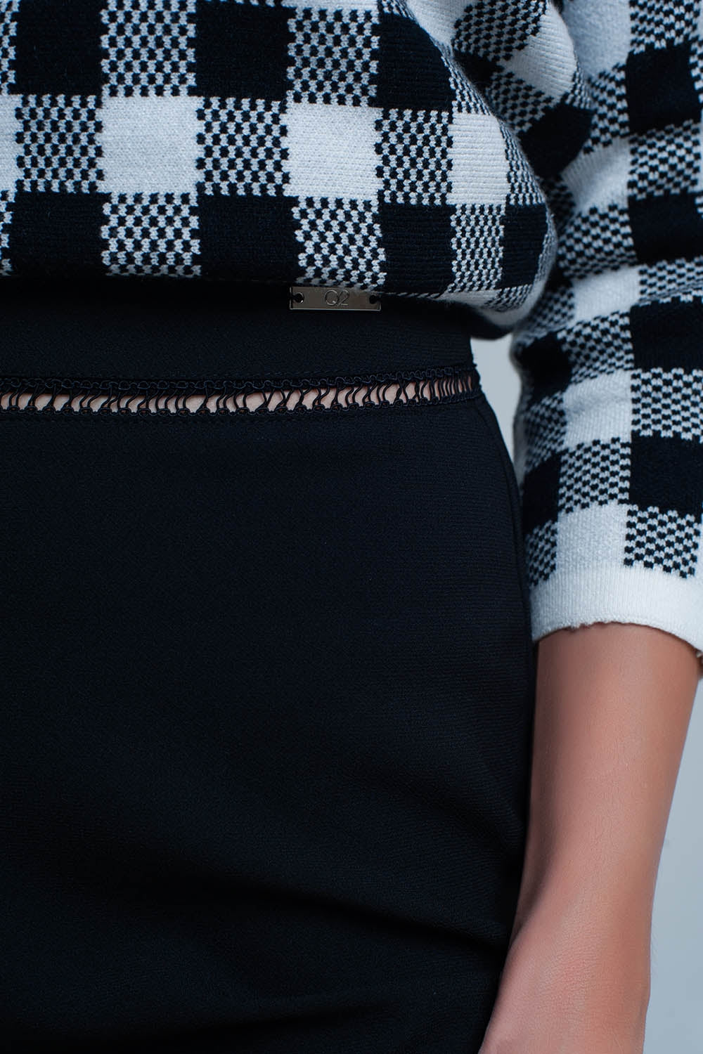 Pantalón corto negro con encaje