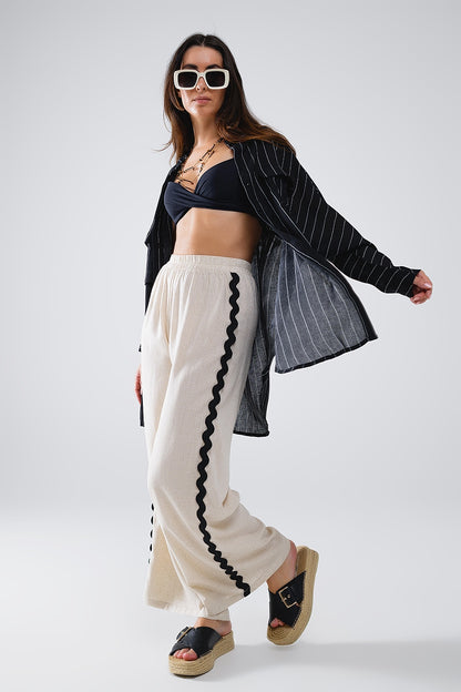 Pantalón de lino con festón en contraste beige