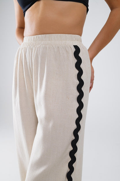 Pantalón de lino con festón en contraste beige
