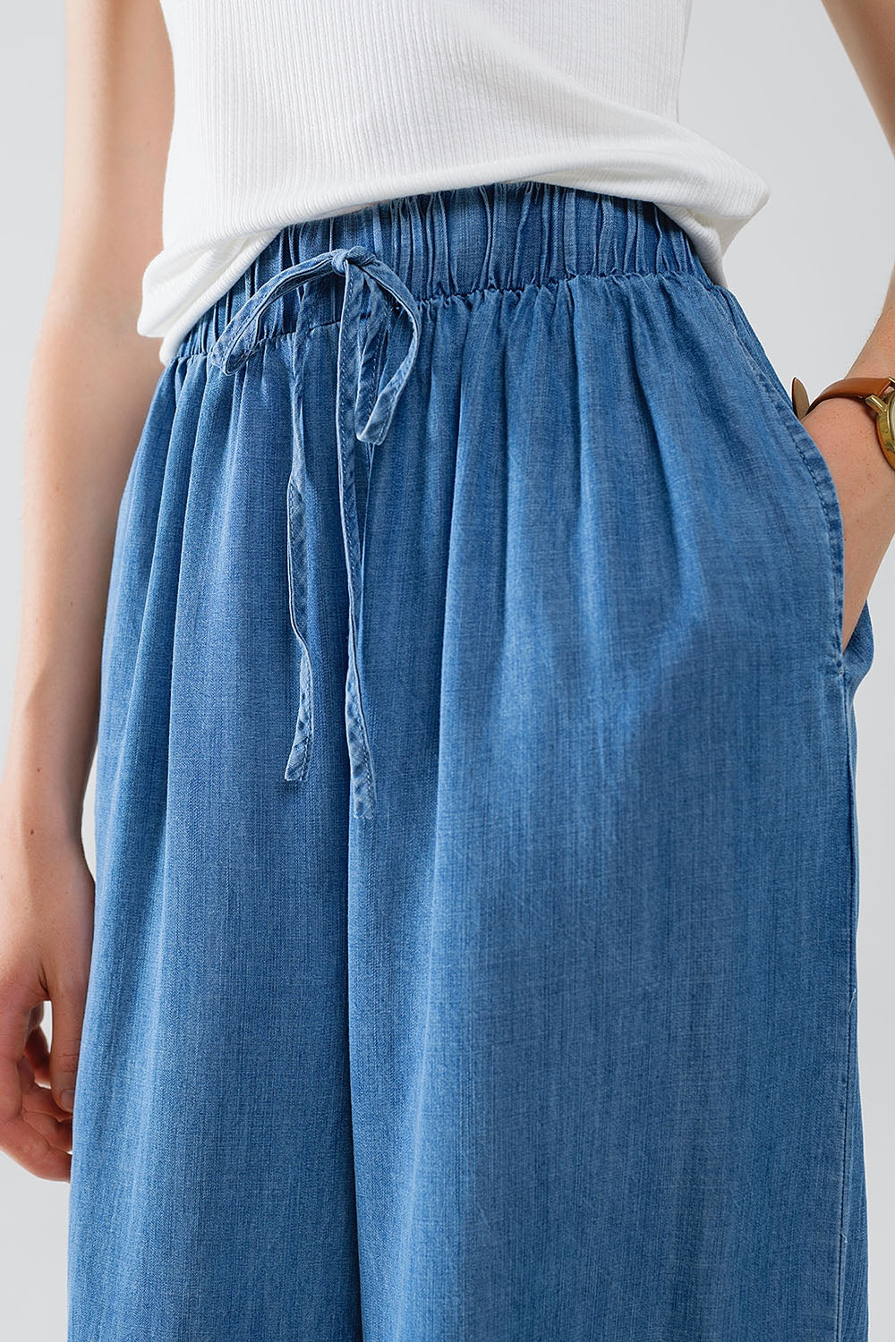 Pantalón de tencel fluido de pata ancha estilo vaquero azul