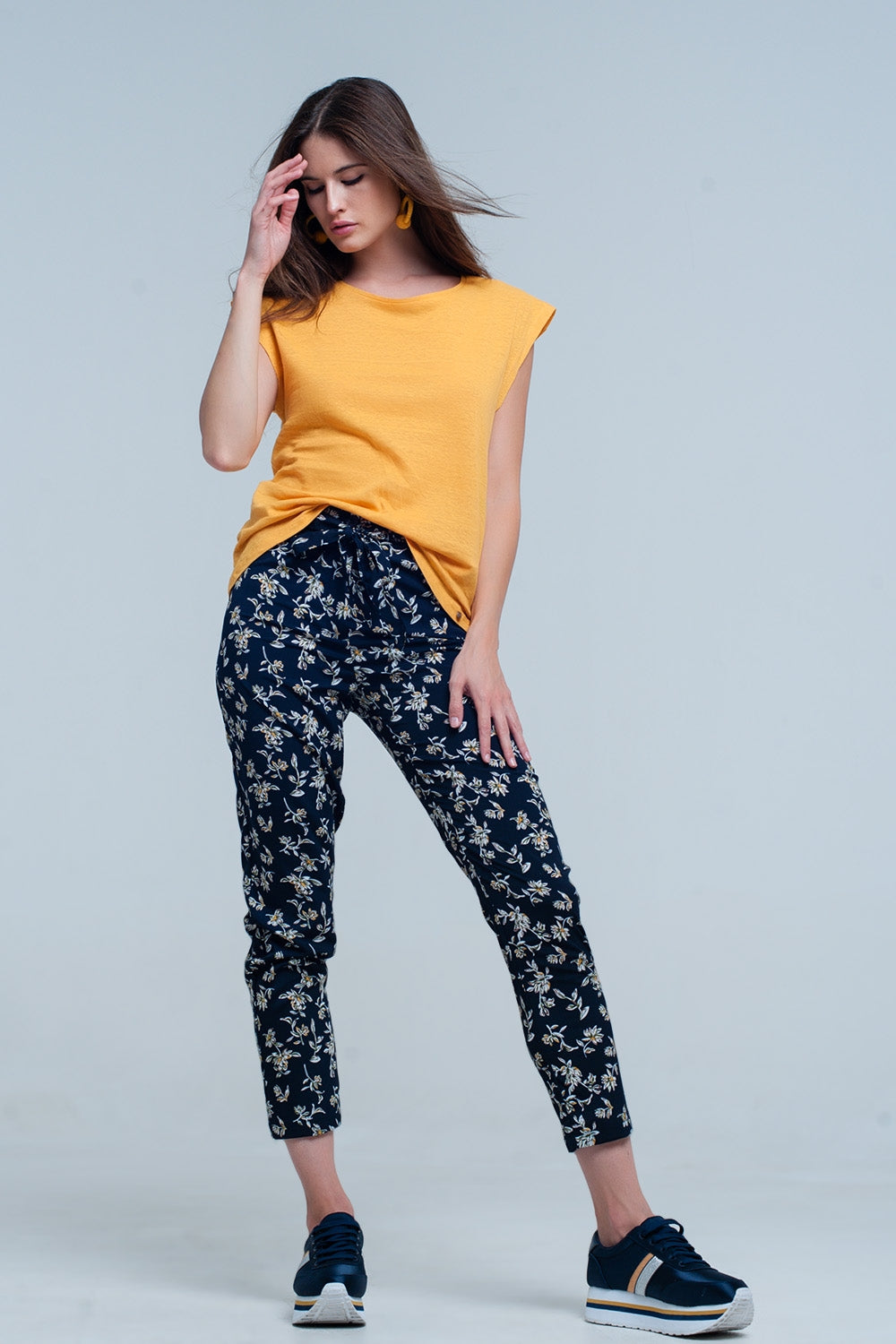 Pantalon estampado flores con cinturon