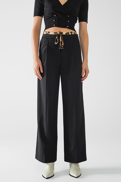 Q2 Pantalón largo negro plisado con detalle de leopardo en la cintura