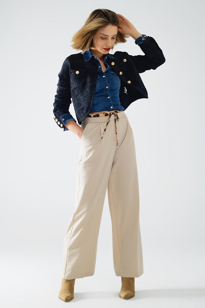 Pantalón largo plisado beige con detalle de leopardo en la cintura