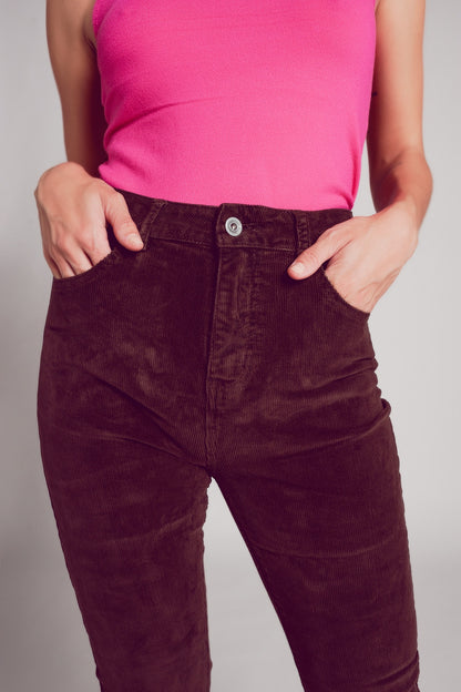 Pantalon marron chocolate corte pitillo de pana