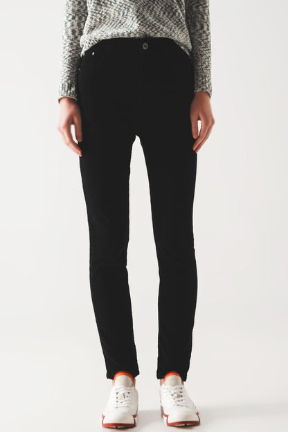 Pantalon negro corte pitillo de pana