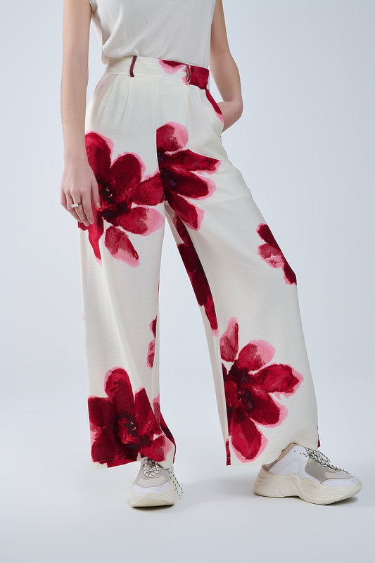 Q2 Pantalón palazzo beige con estampado de flores tropicales rojas y cinturón a juego
