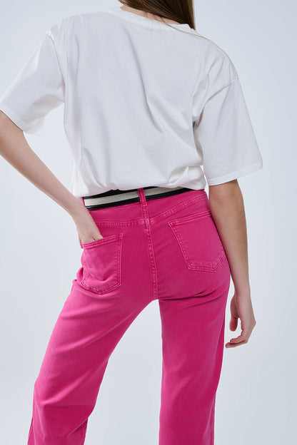 Pantalón recto con bajo recortado en magenta
