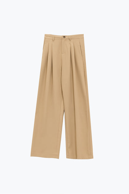 Pantalón recto con bolsillos laterales y pinzas en Beige