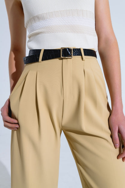 Pantalón recto con bolsillos laterales y pinzas en Beige