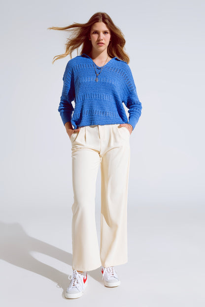 Pantalón recto con bolsillos laterales y pinzas en color crema