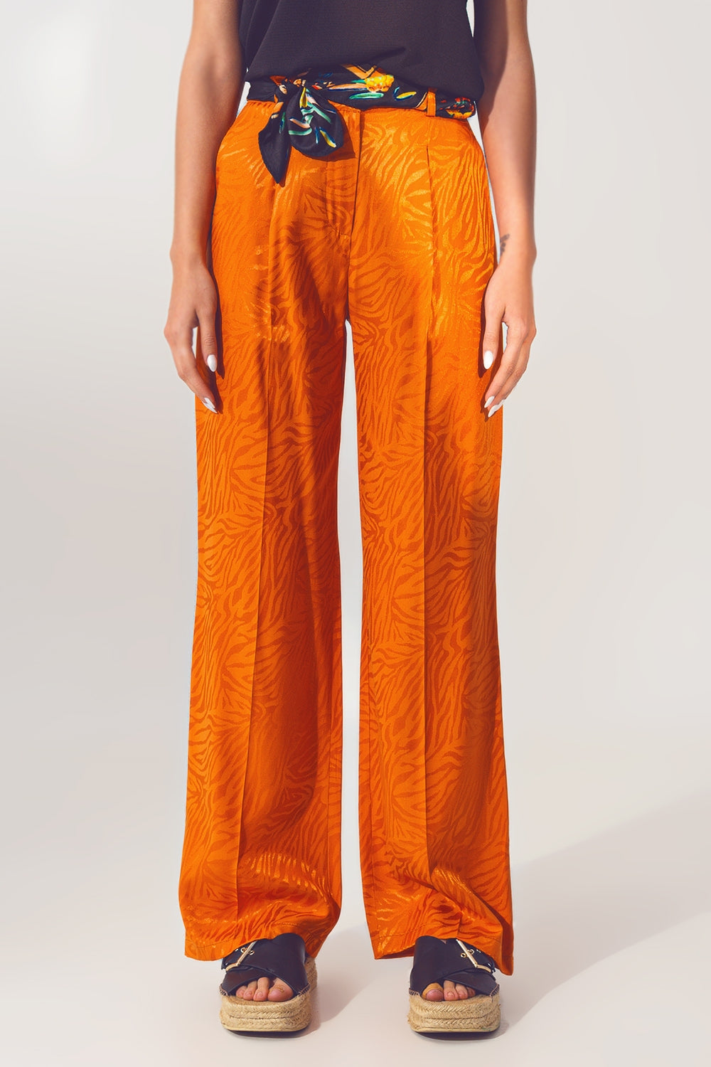 Pantalón recto con estampado de cebra en naranja