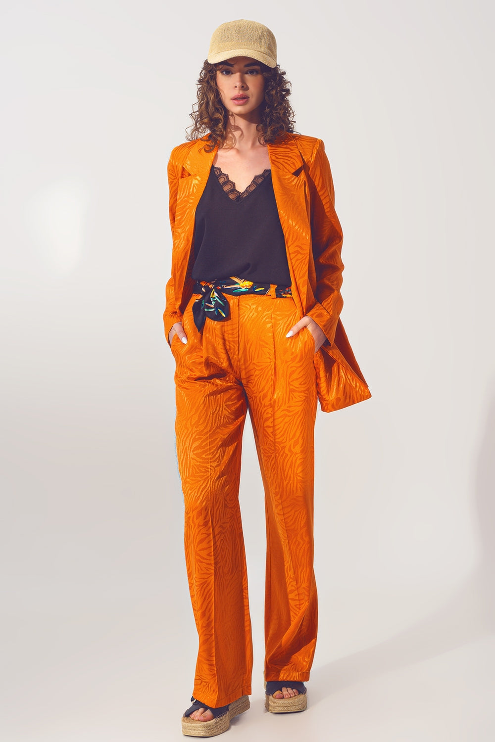 Pantalón recto con estampado de cebra en naranja