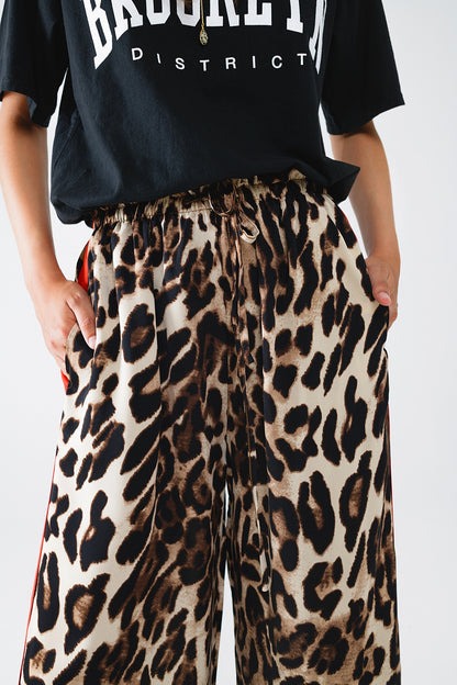Pantalón recto de leopardo con rayas rojas laterales