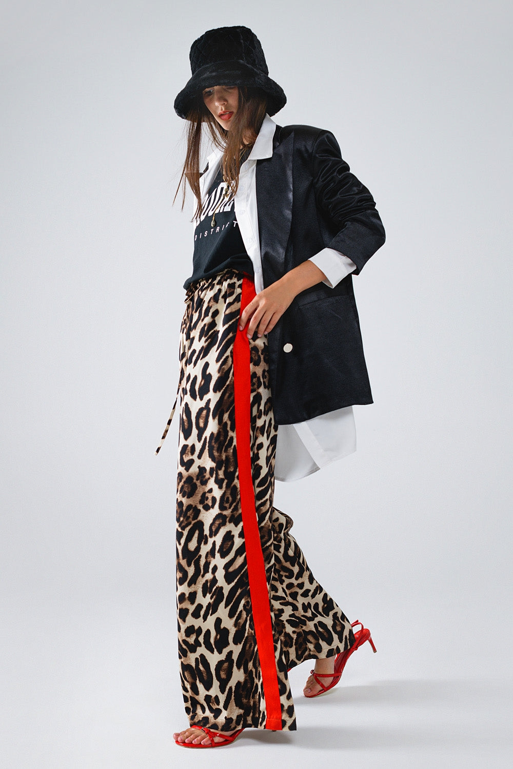 Pantalón recto de leopardo con rayas rojas laterales