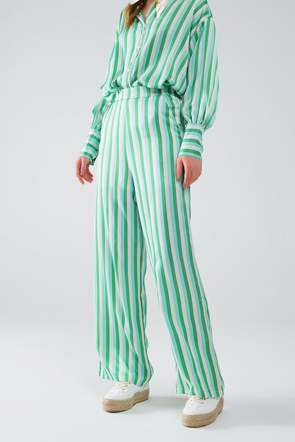 Pantalón recto de rayas verticales en verde de raso