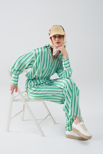 Pantalón recto de rayas verticales en verde de raso