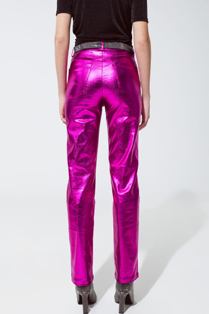 Pantalón recto metalizado en fucsia