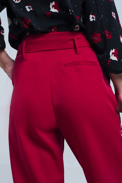 Pantalon rojo de cintura alta con cinturon