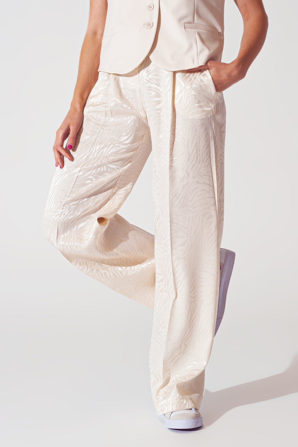 Pantalón suelto con estampado de cebra en blanco