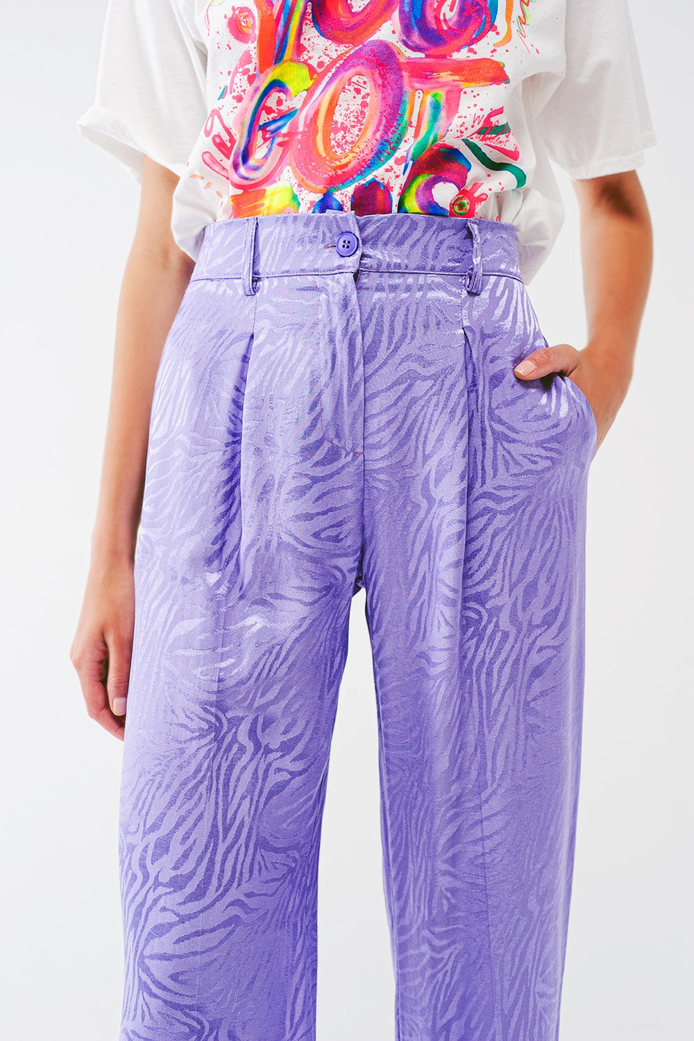 Pantalón suelto con estampado de cebra en morado