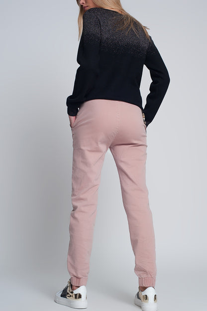 Pantalón utilitario con puños y cadena en rosa