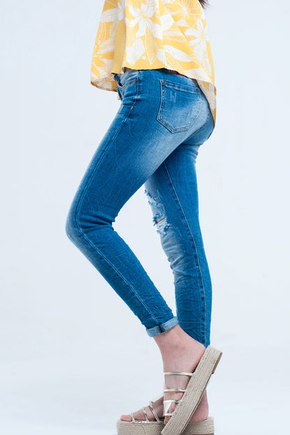 Pantalón vaquero ajustado descolorido con rasgaduras