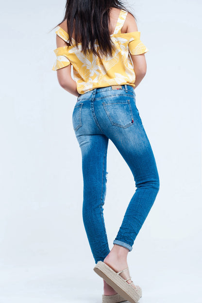 Pantalón vaquero ajustado descolorido con rasgaduras