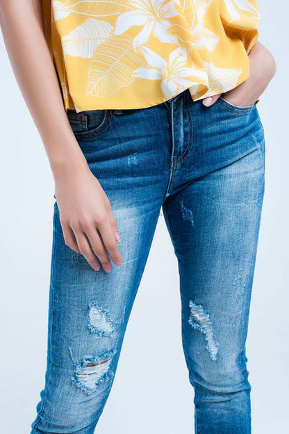 Pantalón vaquero ajustado descolorido con rasgaduras
