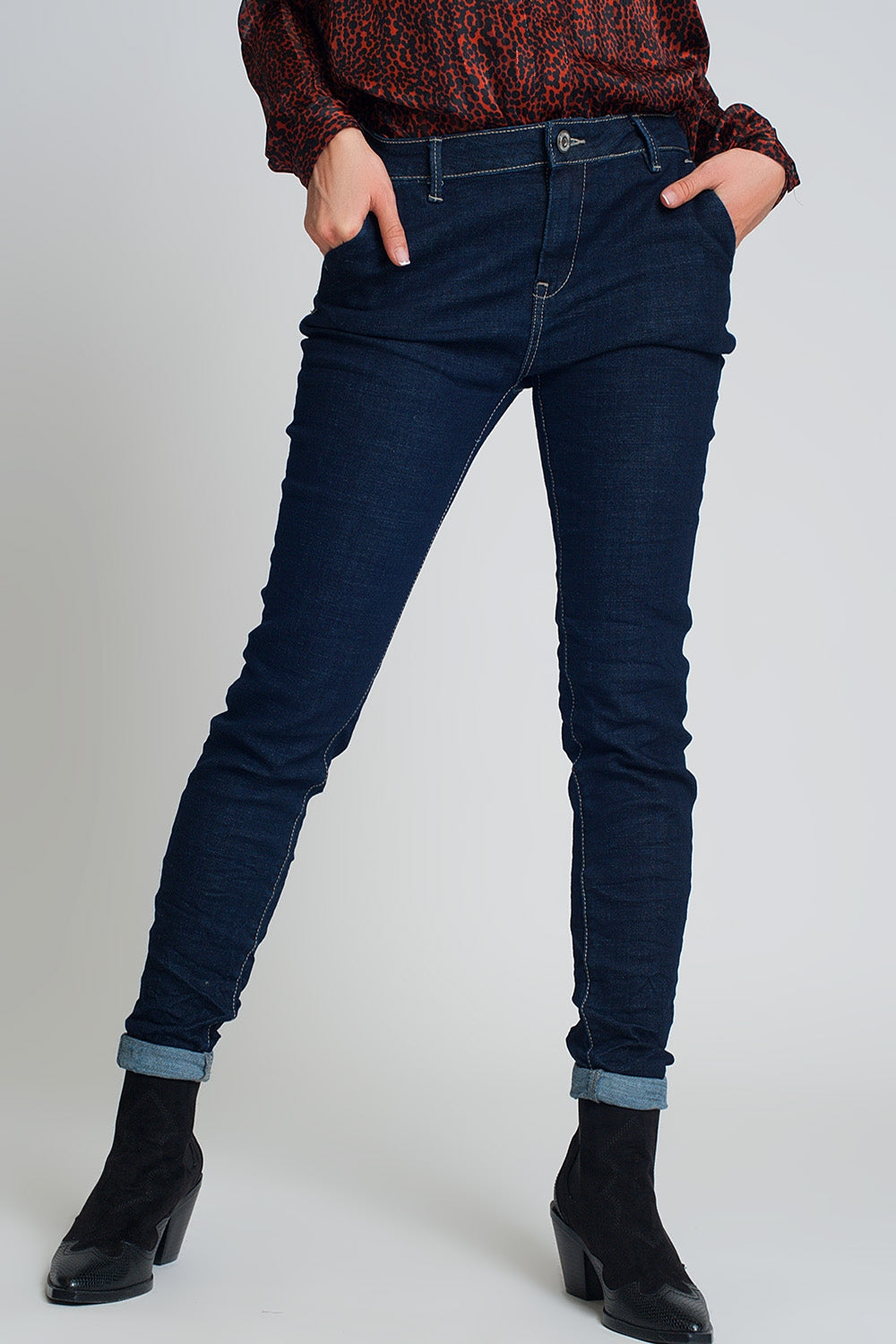 Pantalon vaquero estilo chino de corte pitillo