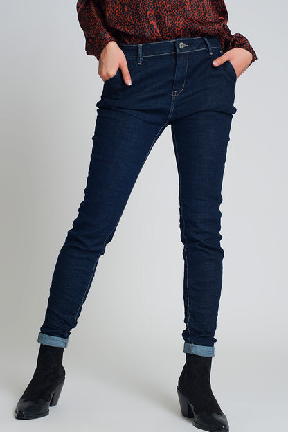 Pantalon vaquero estilo chino de corte pitillo