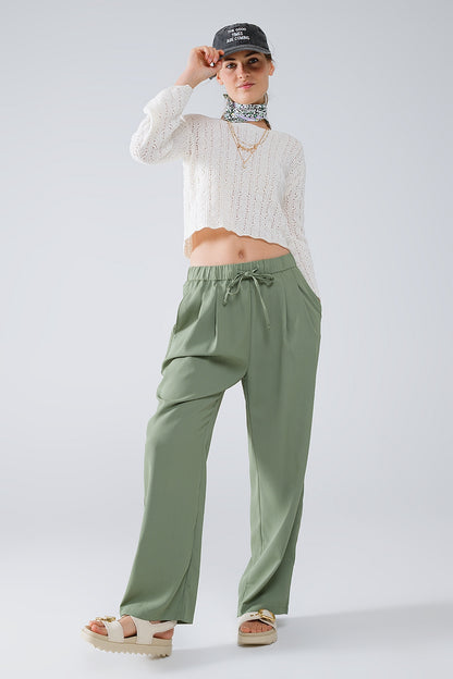 Pantalón Verde Con Bolsillos Delanteros Y Cordón De Cierre