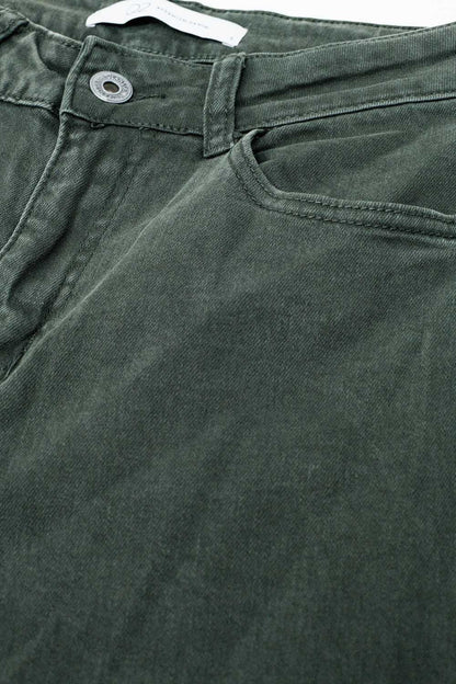 Pantalón verde militar de talle alto y pierna ancha