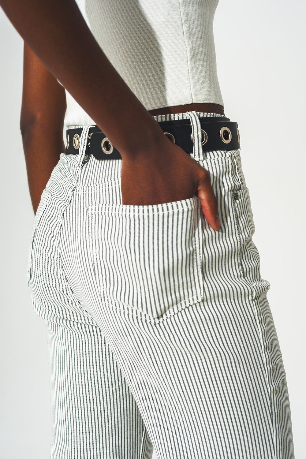 Pantalones acampanados a rayas grises