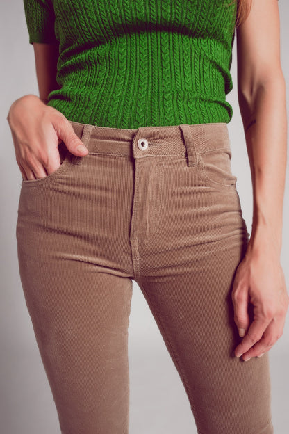 Pantalones acampanados de pana en color beige