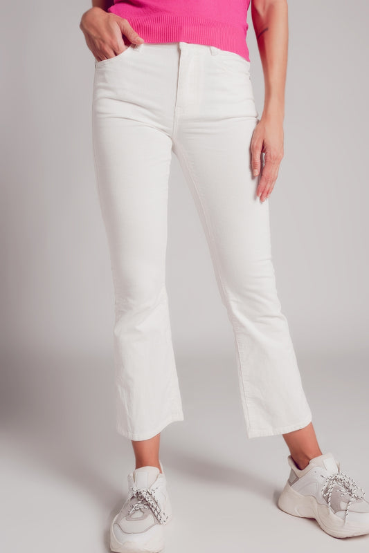 Q2 Pantalones acampanados de pana en color blanco