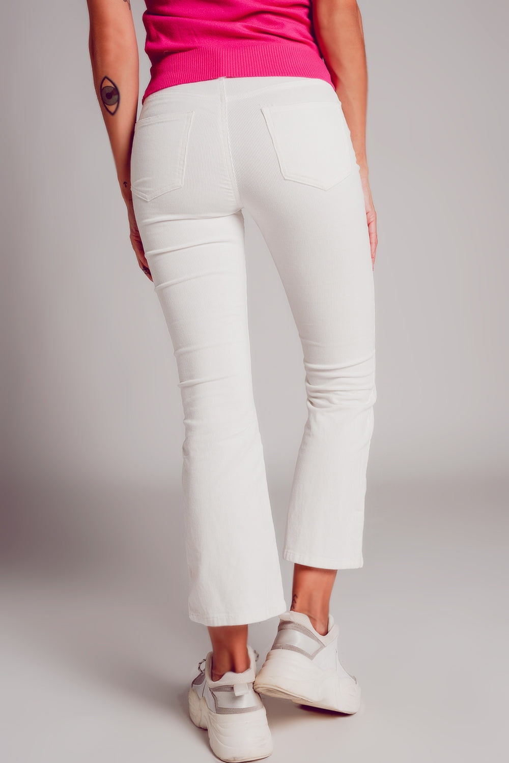 Pantalones acampanados de pana en color blanco