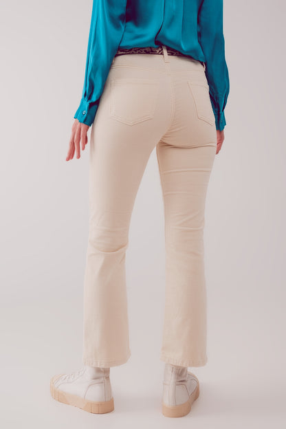 Pantalones acampanados de pana en color crema