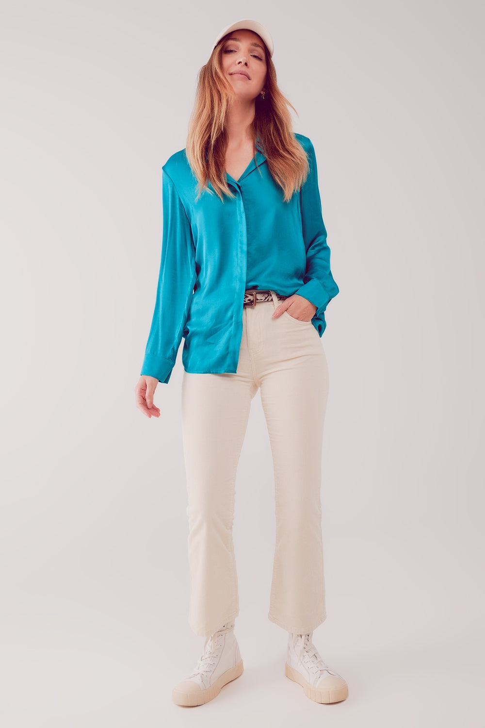 Pantalones acampanados de pana en color crema