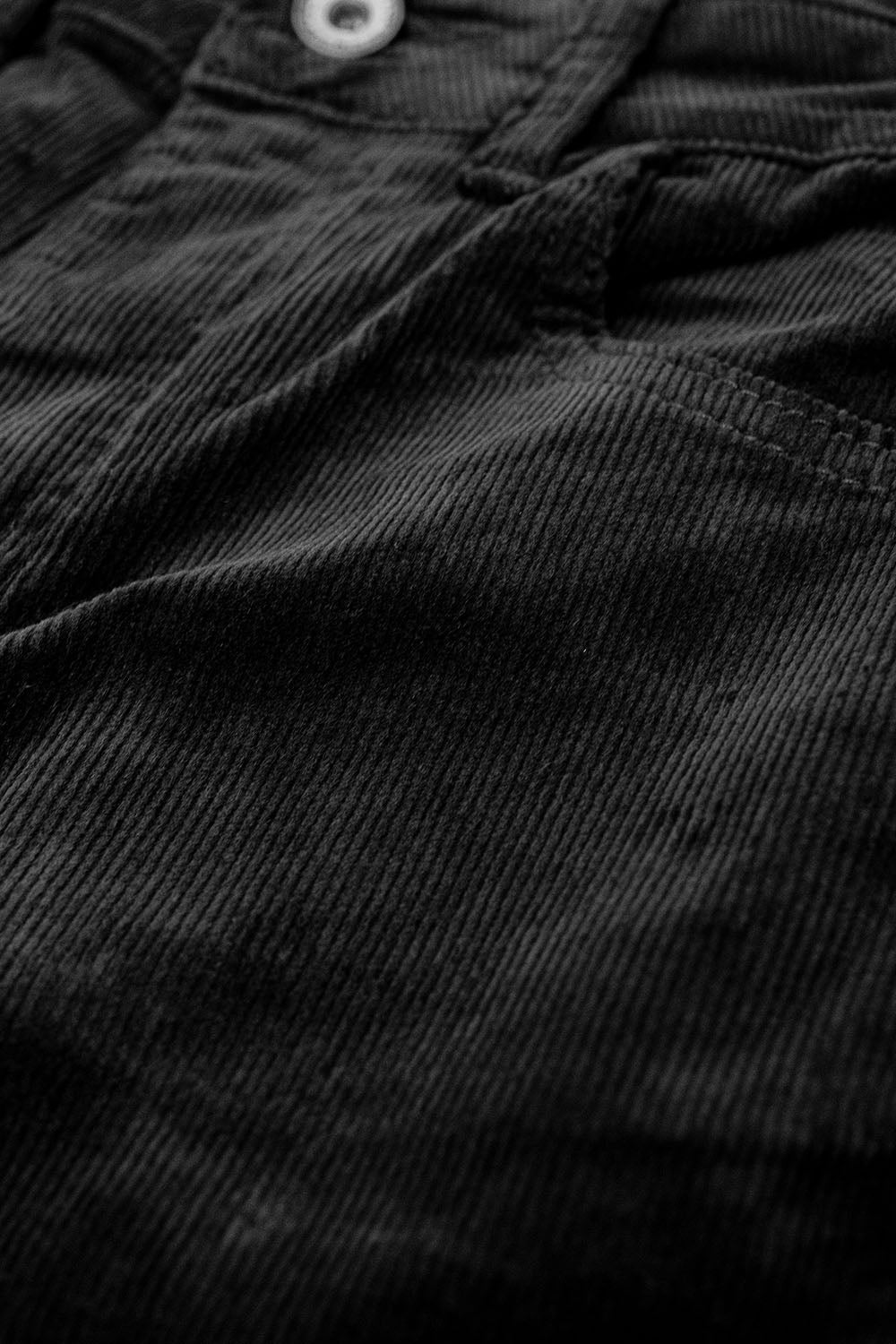 Pantalones acampanados de pana negra con estampado de leopardo en el bajo