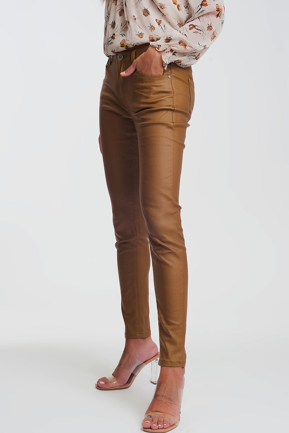 Pantalones ajustados de talle alto en camel