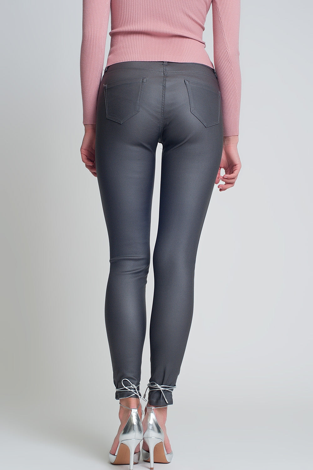 Pantalones ajustados de talle alto en gris
