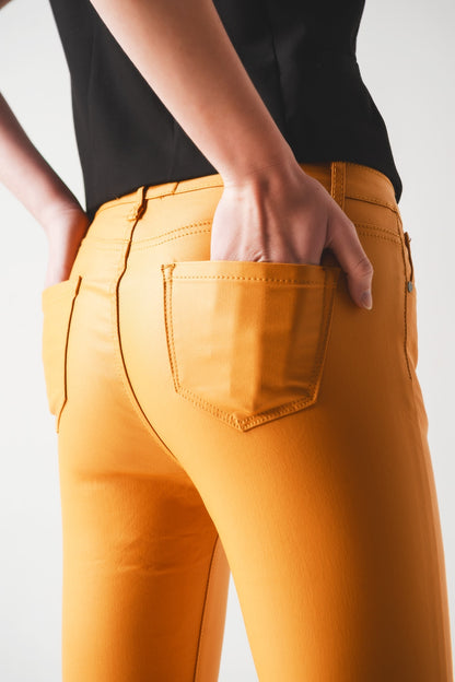 Pantalones ajustados de talle alto en naranja