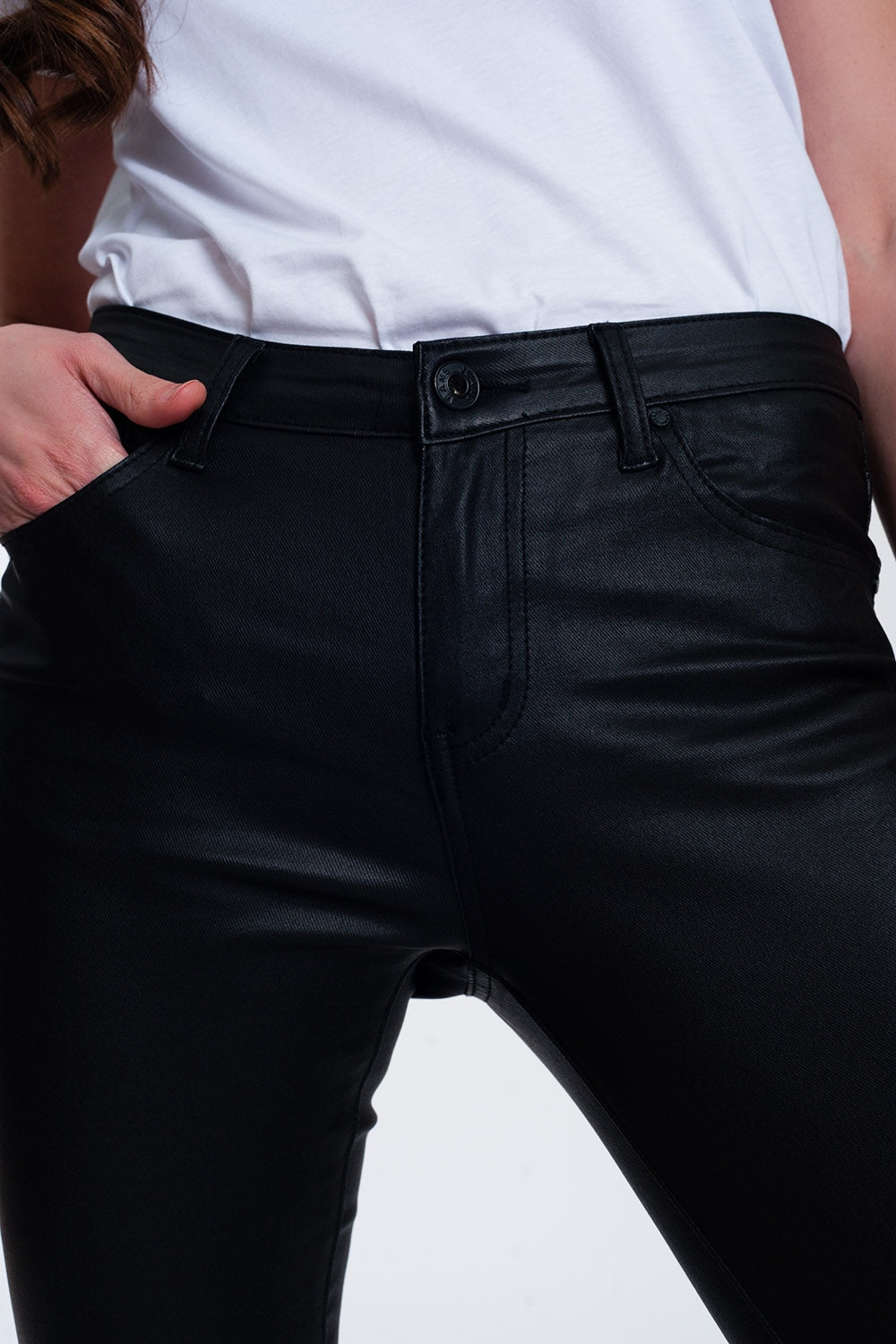 Pantalones ajustados de talle alto en negro