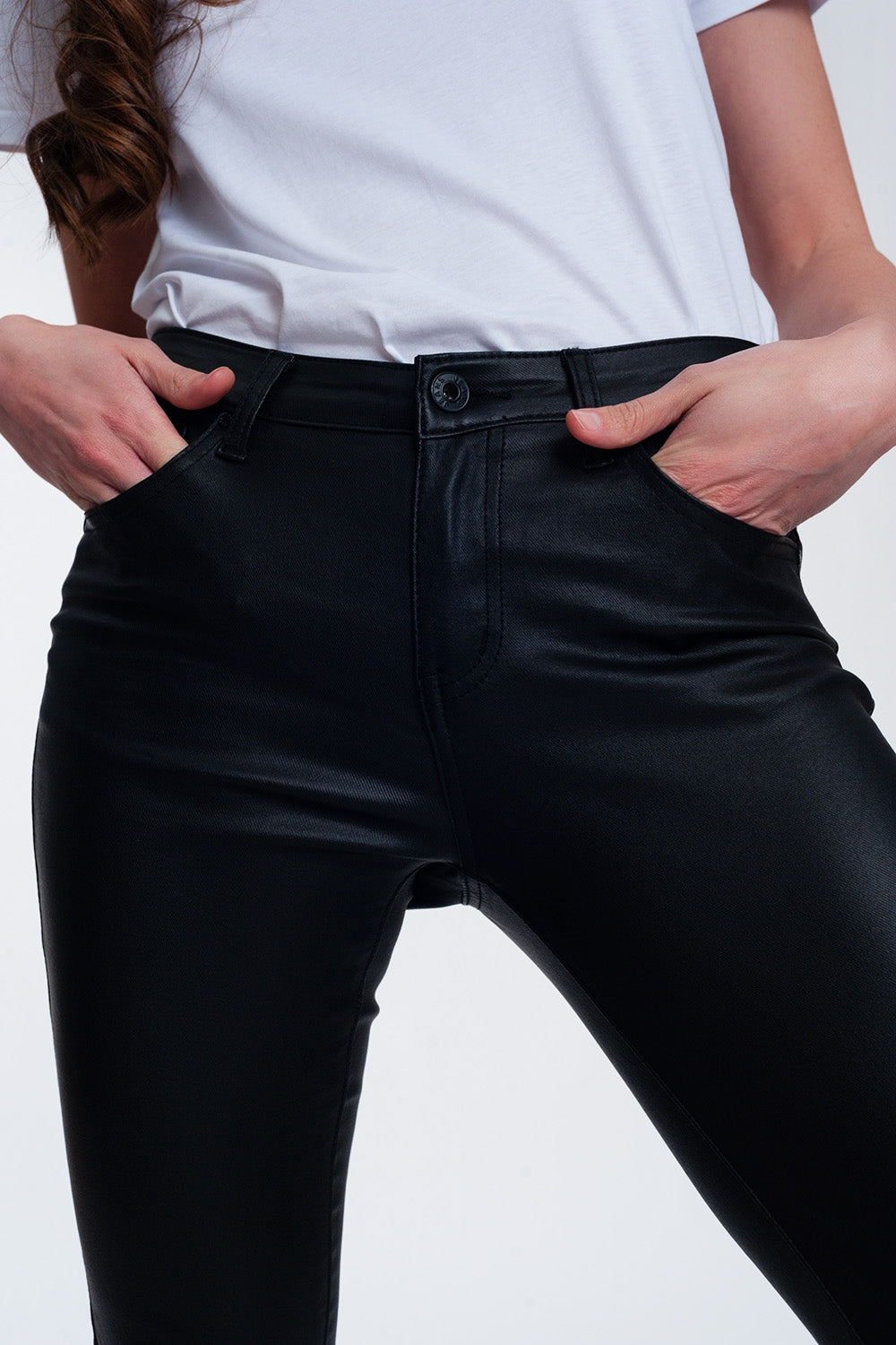 Pantalones ajustados de talle alto en negro