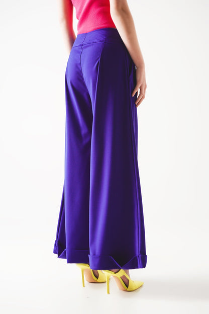Pantalones anchos plisados de color morado