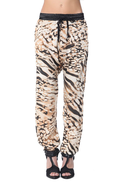 Q2 Pantalones baggy con estampado animal marron