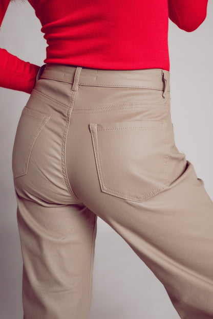 Pantalones beige de pernera ancha de cuero sintético